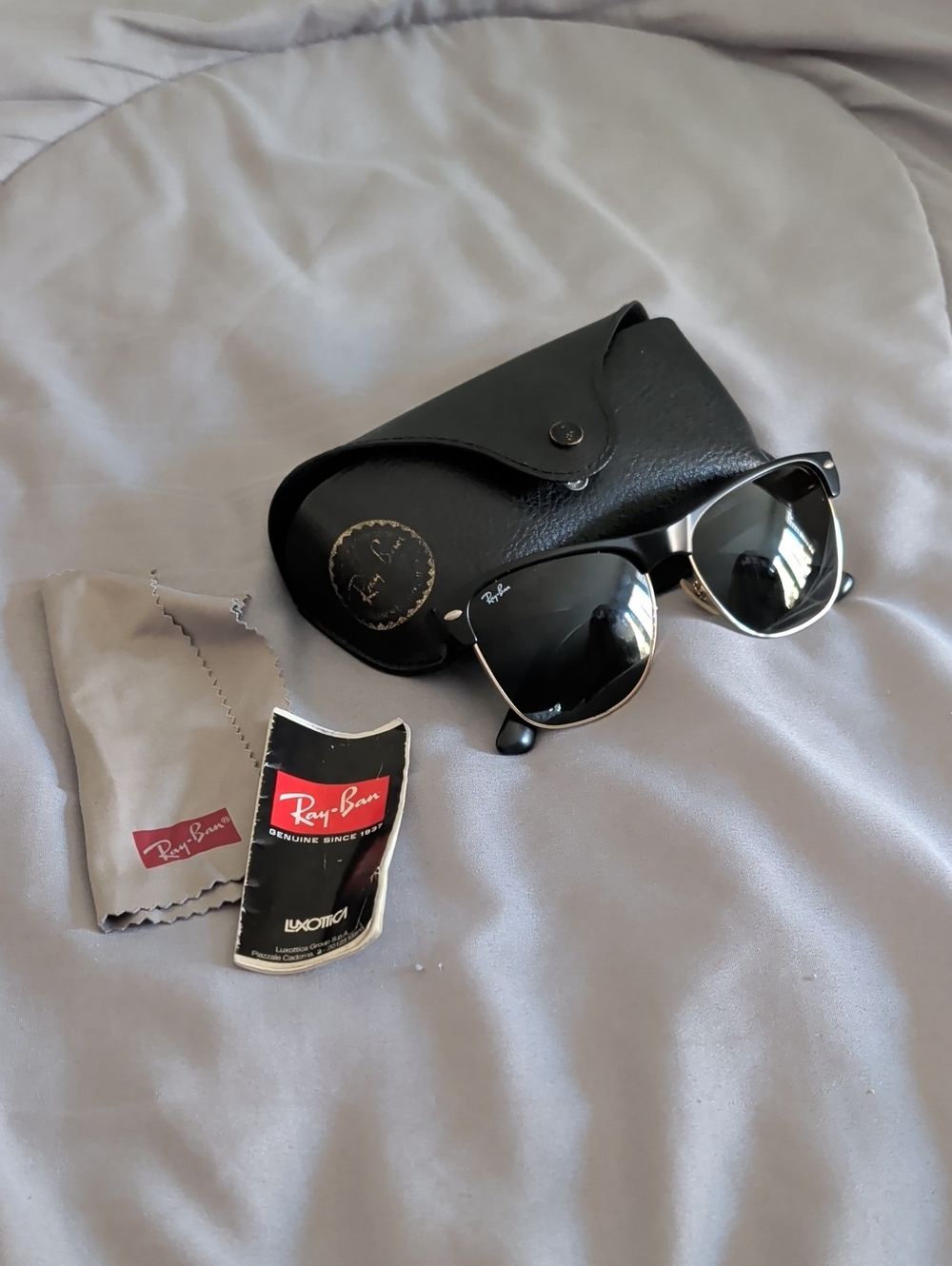 Ray-Ban Black and Gold Sunglasses with Case And Lens Cloth